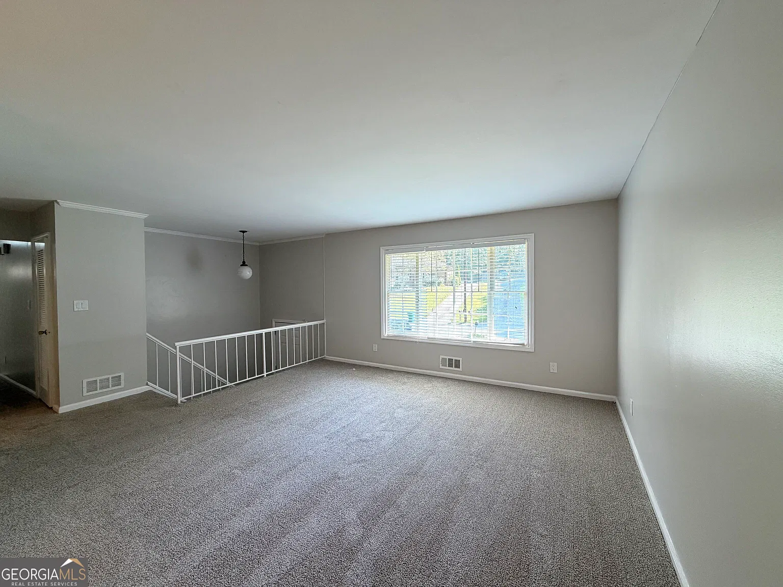 3 bed, 2.5 bath, 2552 sqft, $2,100 — Photo 2