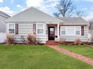 2462 Cedar St, Seaford, NY 11783