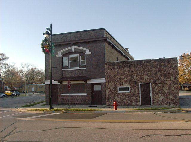 1st image of 310 N River St