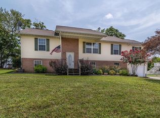 517 Joshua Dr, Dandridge, TN 37725