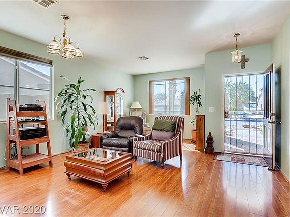 2nd image of 118 Desert Rock Dr