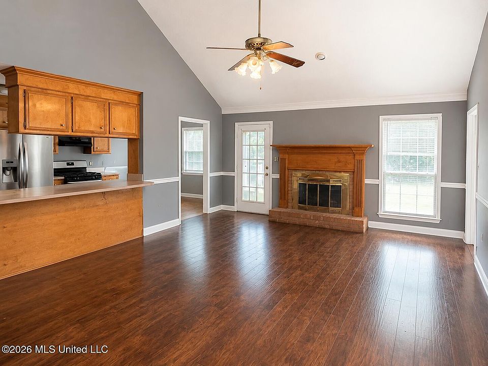 2nd image of 28 Watersview Dr