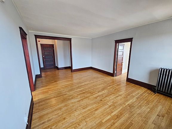 2nd image of 905 Franklin Ave W #35