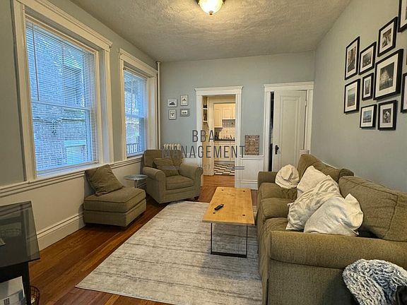 3rd image of 30 Chiswick Rd APT 1