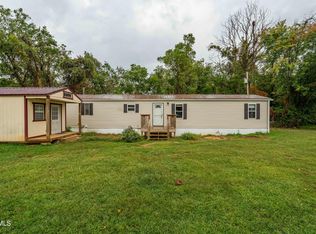 140 Peters Hollow Rd, Elizabethton, TN 37643