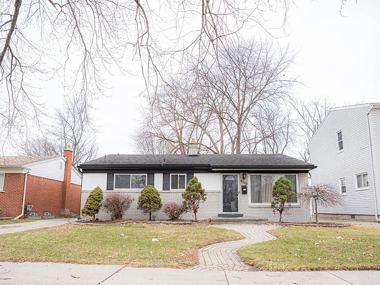 22516 Socia St — Photo 32