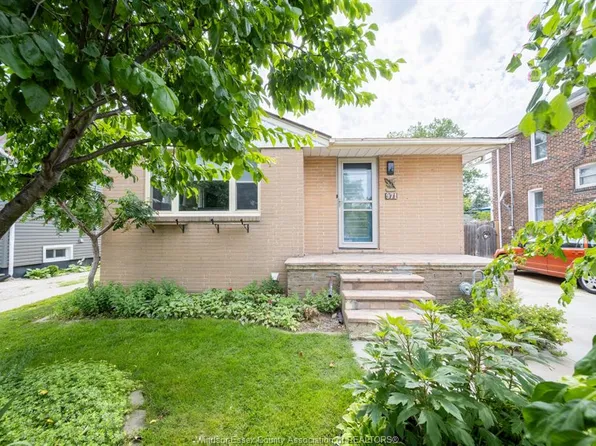 971 Fairview Blvd, Windsor, ON N8S 3E6