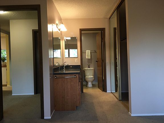 4th image of 363 Tyrella Ave APT B