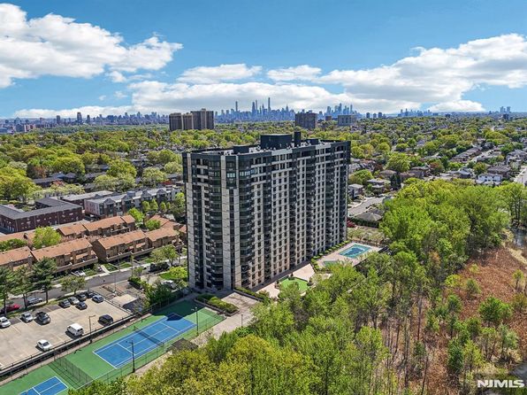 1265 15th St APT 10G, Fort Lee, NJ 07024