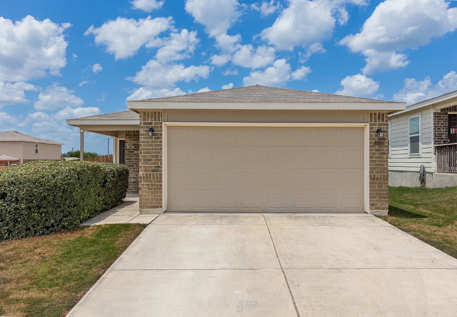 3 bed, 2.0 bath, 1290 sqft, $1,700 — Photo 1