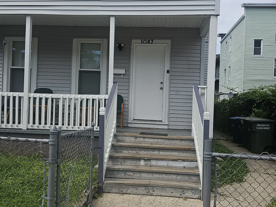 1087 Kossuth St #2