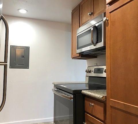 2nd image of 950 Linden Ave APT 226