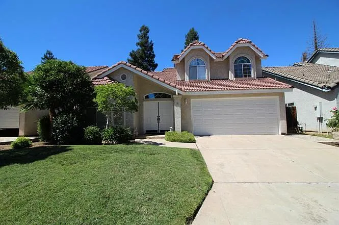 1408 E Salem Ave — Photo 2