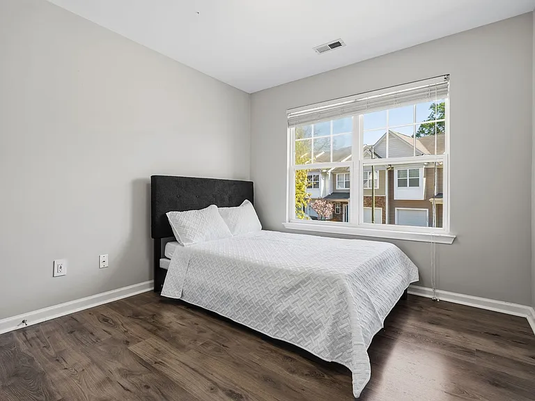 1326 Stone Manor Dr — Photo 14