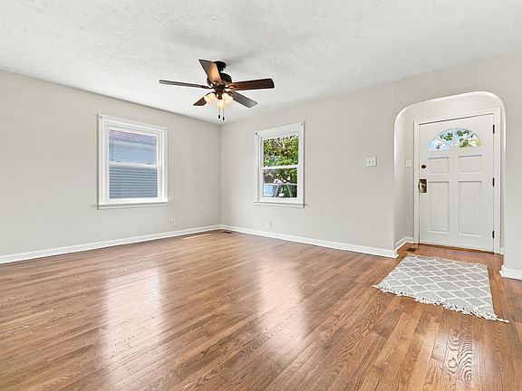 3rd image of 329 N 15th Ave