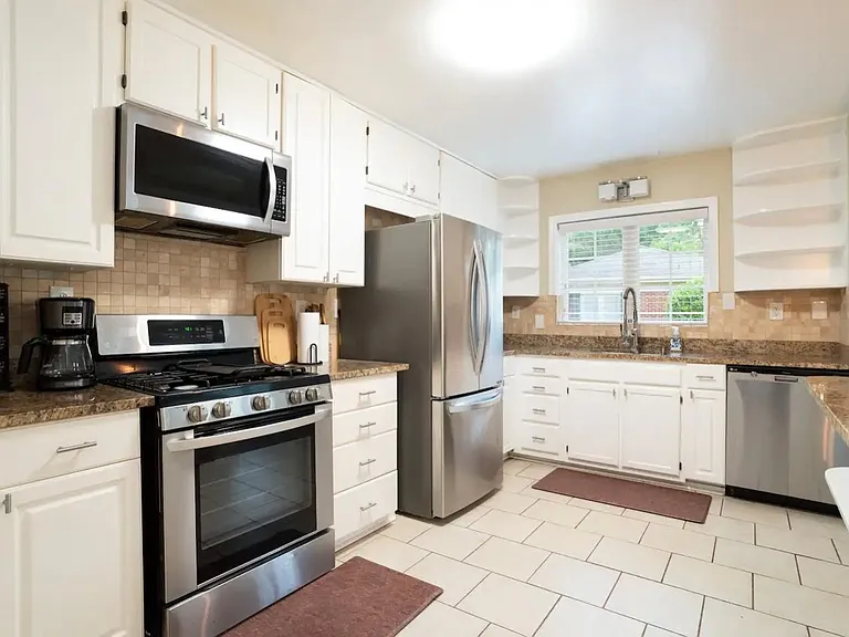 1735 Woodland Dr — Photo 6
