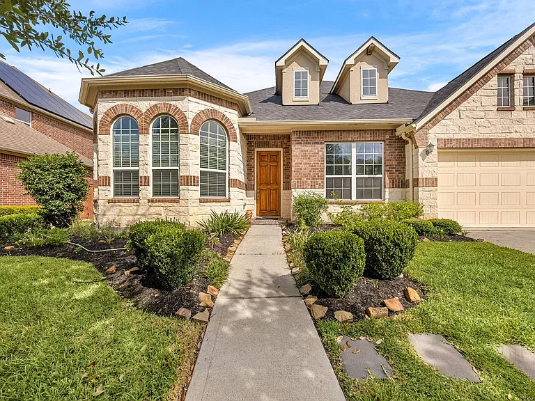 25819 Oakwood Knoll Dr — Photo 2