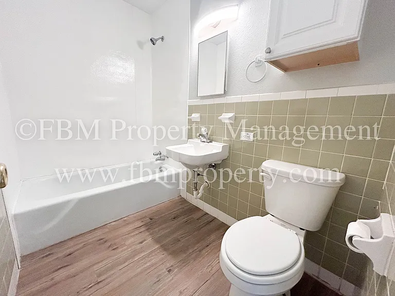 330 W College St #4 — Photo 11