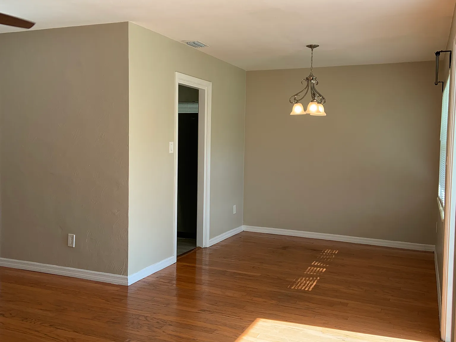 214 N Gomez Avenue — Photo 3