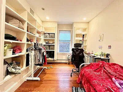 6 bed, 9999 sqft, $8,200 — Photo 3