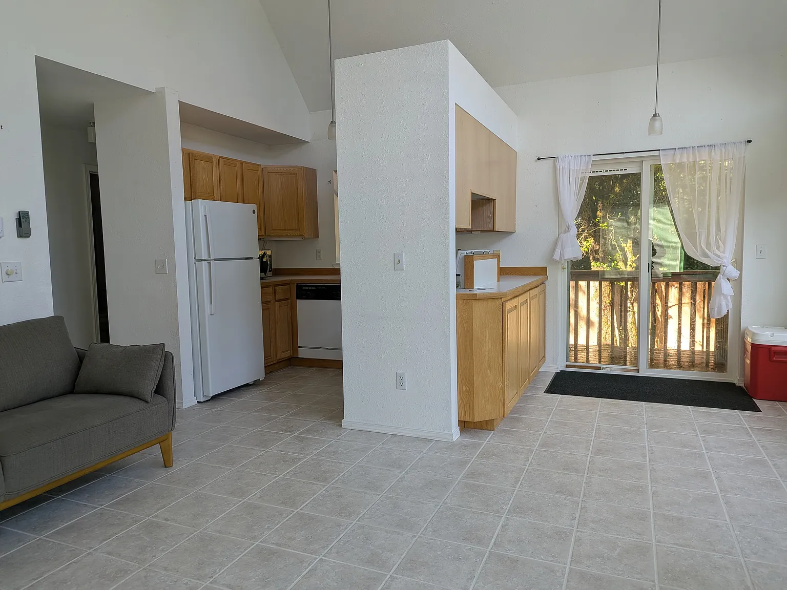 2 bed, 858 sqft, $1,800 — Photo 3