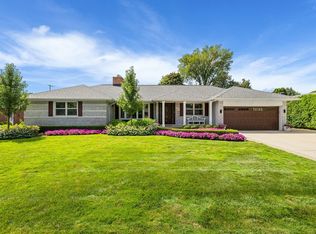 1191 S Renaud Rd, Grosse Pointe Woods, MI 48236
