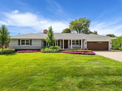 1191 S Renaud Rd, Grosse Pointe Woods, MI, 48236