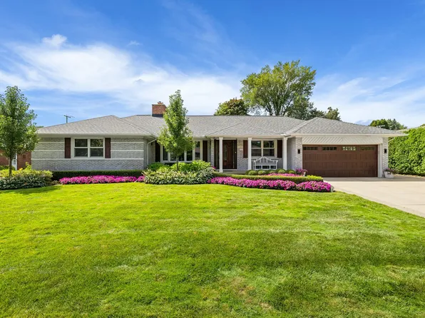 1191 S Renaud Rd, Grosse Pointe Woods, MI 48236