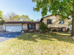 3 Country Creek Dr, Saint Peters, MO