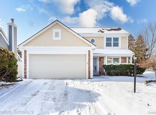 461 Farmridge Ct, Rochester Hills, MI 48307