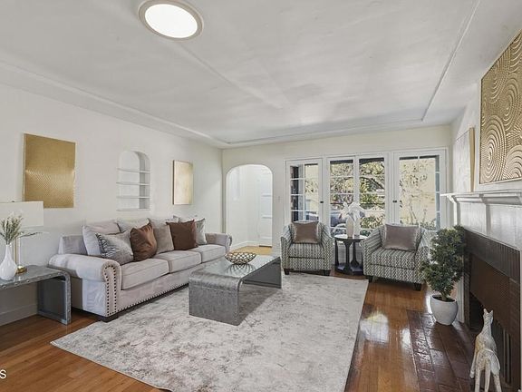 2nd image of 3666 Roderick Rd