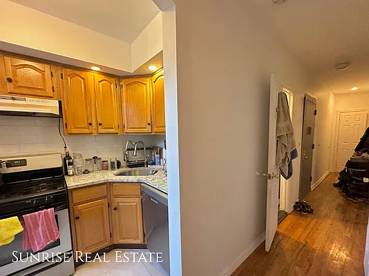 Rented by Sunrise Real Estate | media 19