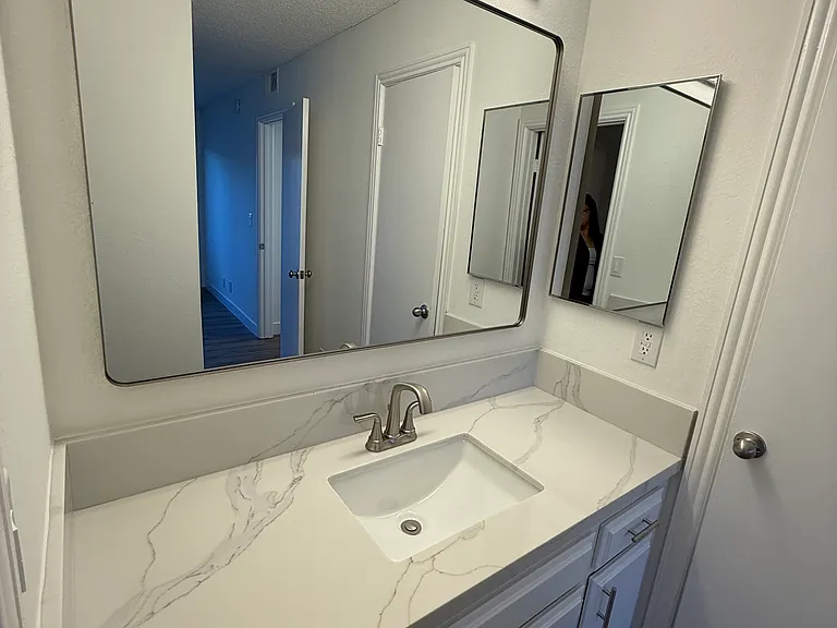 750 S Highland Ave #C — Photo 23