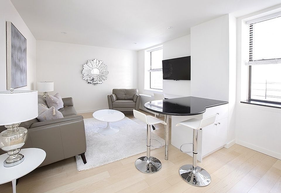 1st image of 150 W 51st St APT 920