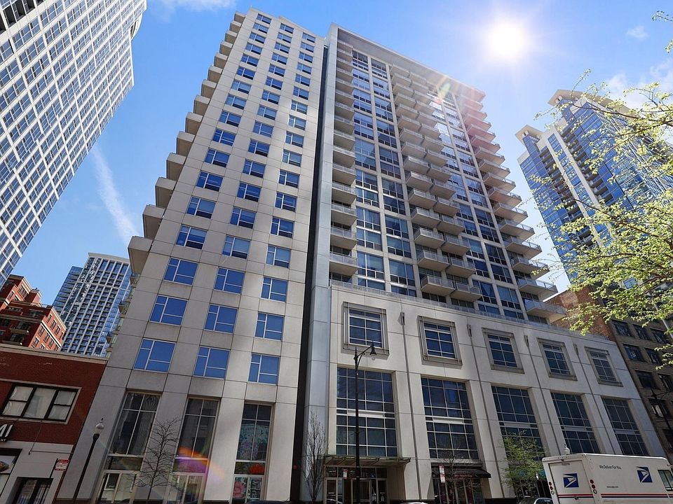 1st image of 1305 S Michigan Ave APT 1002