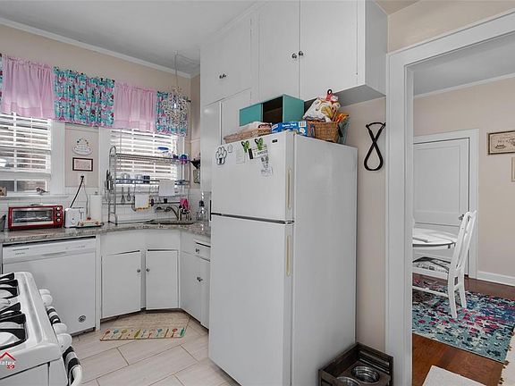 2nd image of 523 Dudley Dr #1