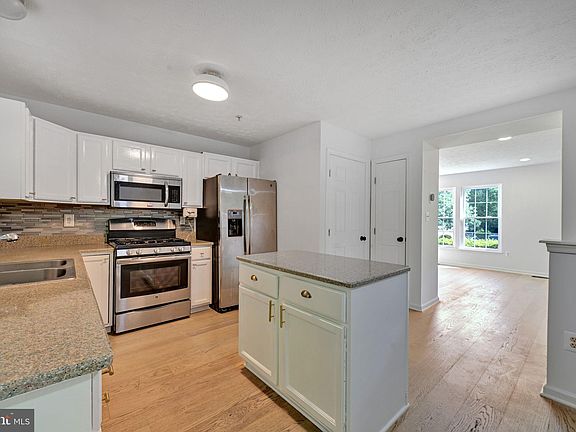 4th image of 7836 Foxfarm Ln