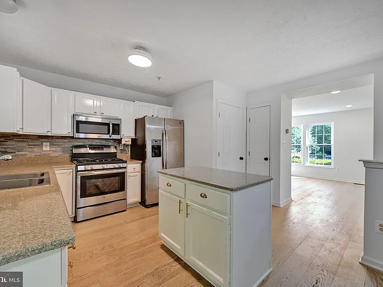7836 Foxfarm Ln — Photo 4