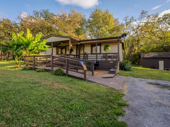 2312 W Walnut St, Herrin, IL 62948