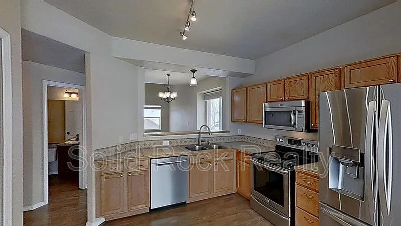 4 bed, 3.5 bath, 2234 sqft, $2,475 — Photo 3