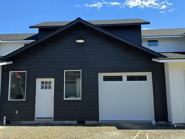 203 Bogey Ln, Eagle Point, OR 97524