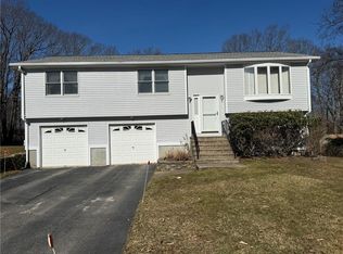 6 Barbara Ct, Johnston, RI 02919