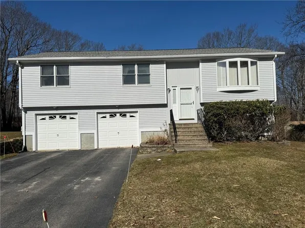 6 Barbara Ct, Johnston, RI 02919