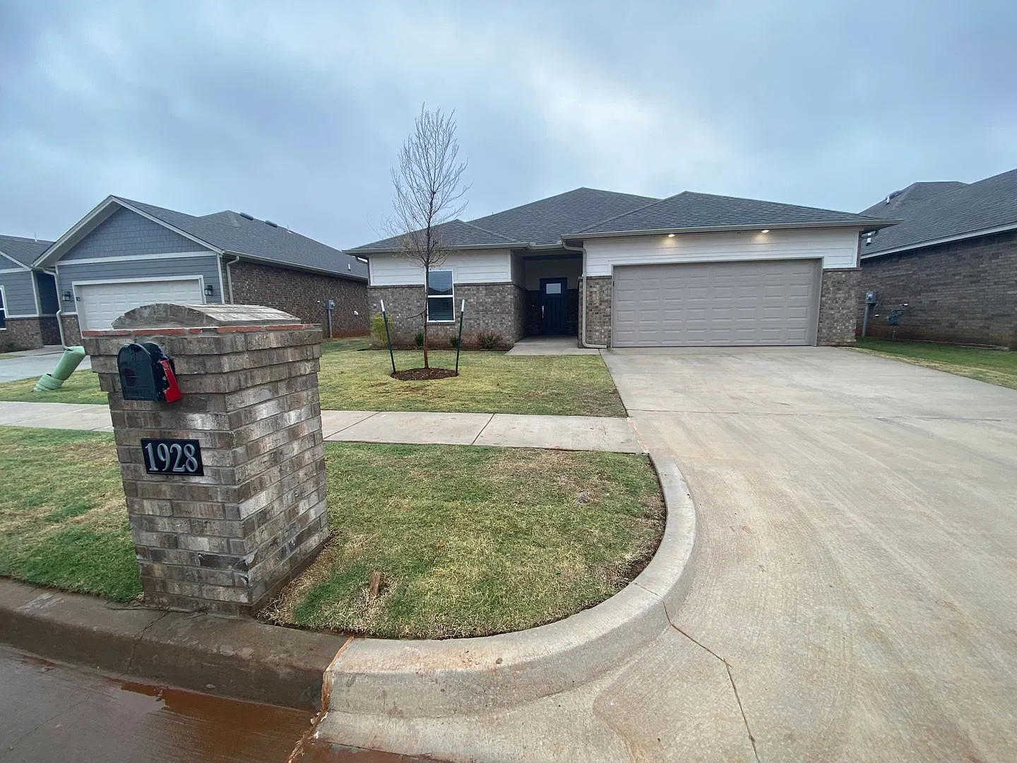 *Brand New* 4 Bed 2 Bath Home in Yukon — Photo 2