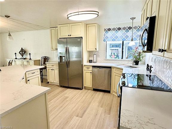5th image of 26287 Queen Mary LN