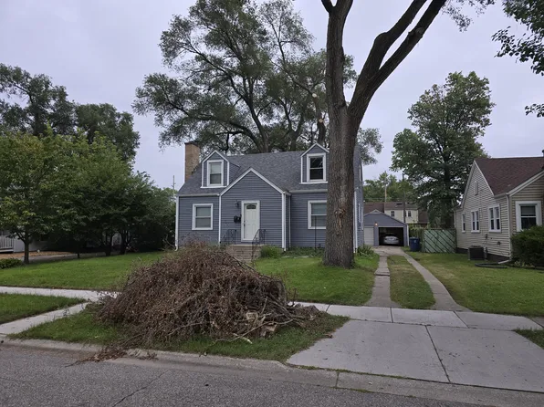 9021 Richard St, Highland, IN 46322