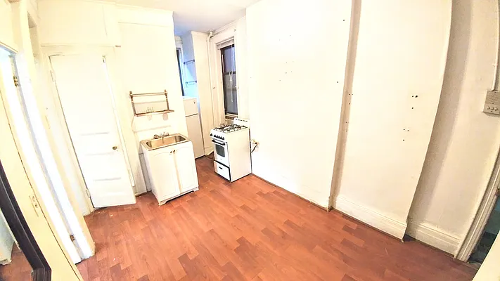 Rented by Downtown Mgt & Realty LLC | media 9