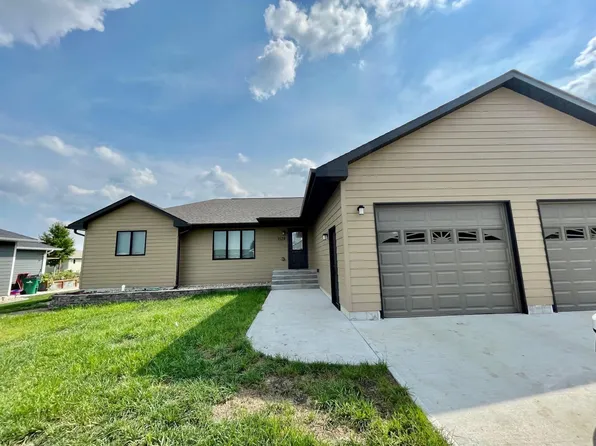 1529 Torrey Pines Ave, Mitchell, SD 57301