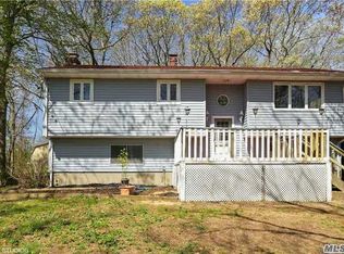 5102 W Mill Rd, Mattituck, NY 11952