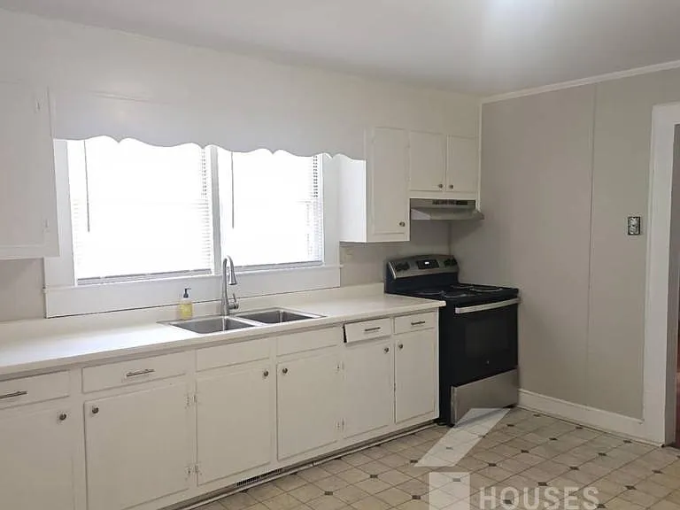263 Beacon St — Photo 6